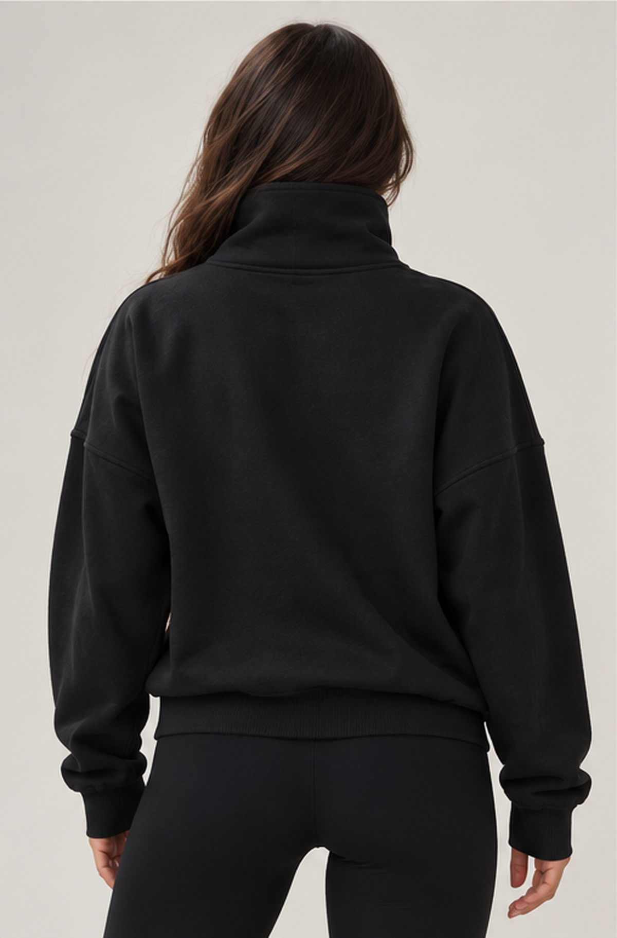 Edge Cozy Half Zip Sweater von hinten, gerade Passform mit breitem Bündchen am Saum.
